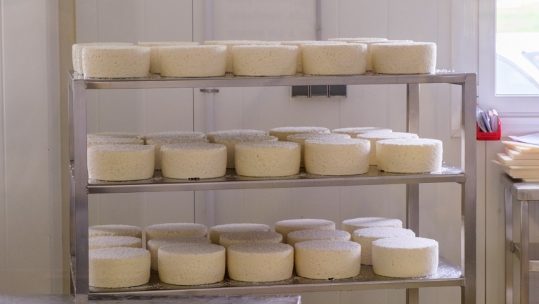 Cheese and cured meat trolleys: all the advantages for the food industry