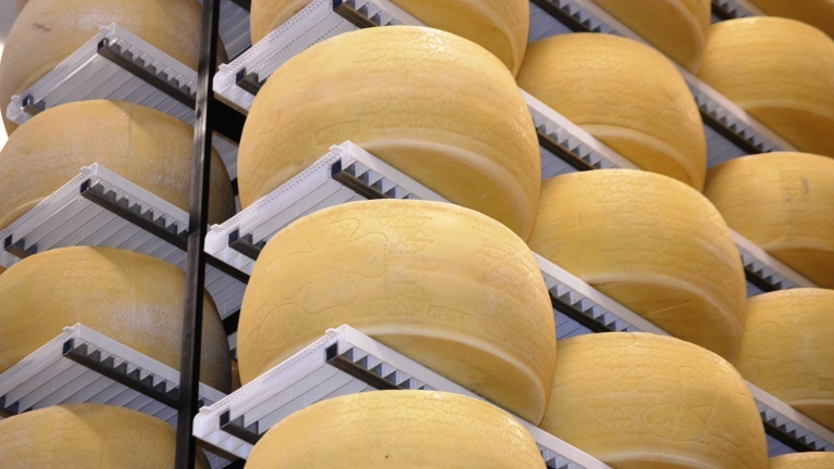 Maturing and storage of cheeses: how to make them better