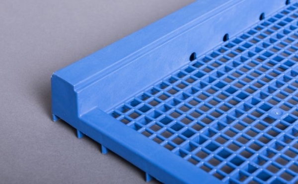 Mould-proof plastic trays